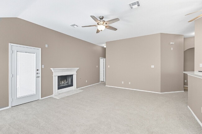Building Photo - FREE First Month's Rent!