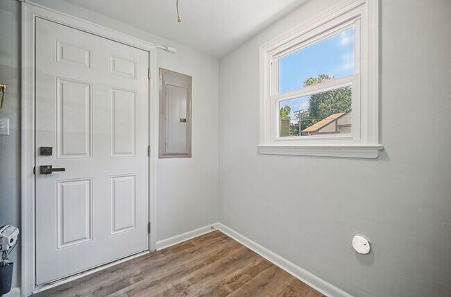 Building Photo - Recently Remodeled, Beautiful 3 Bedroom Home in Norfolk