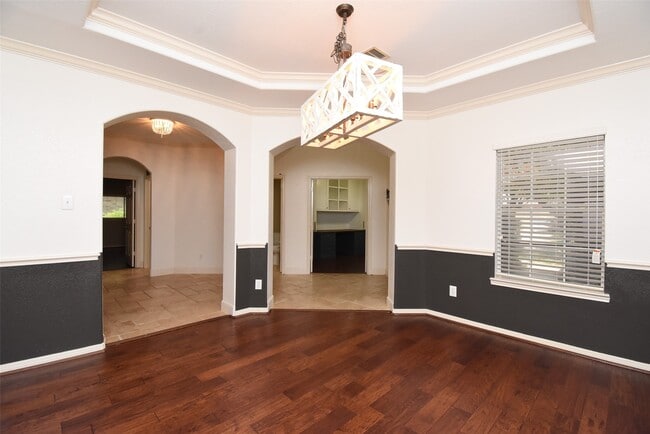 Building Photo - 16915 Locust Springs Dr