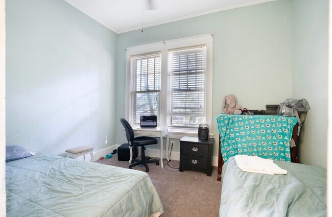 Building Photo - Charming Historic 2BR Apartment with Garag...
