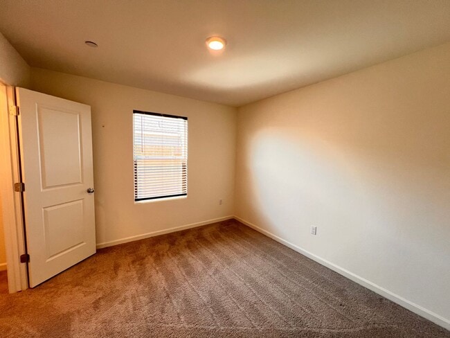 Building Photo - 8603 Lunascape Ave