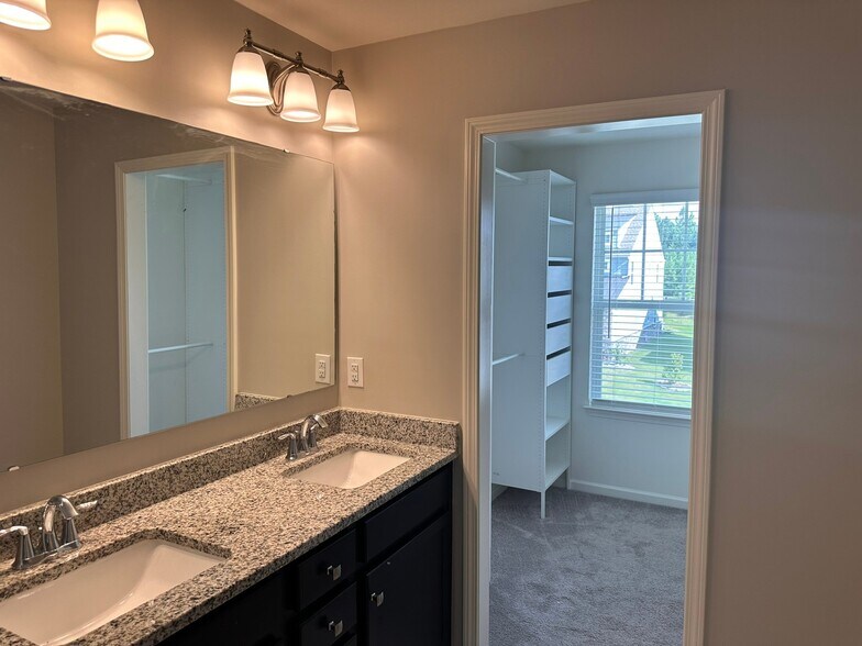 Building Photo - 7556 Hartsfield Dr