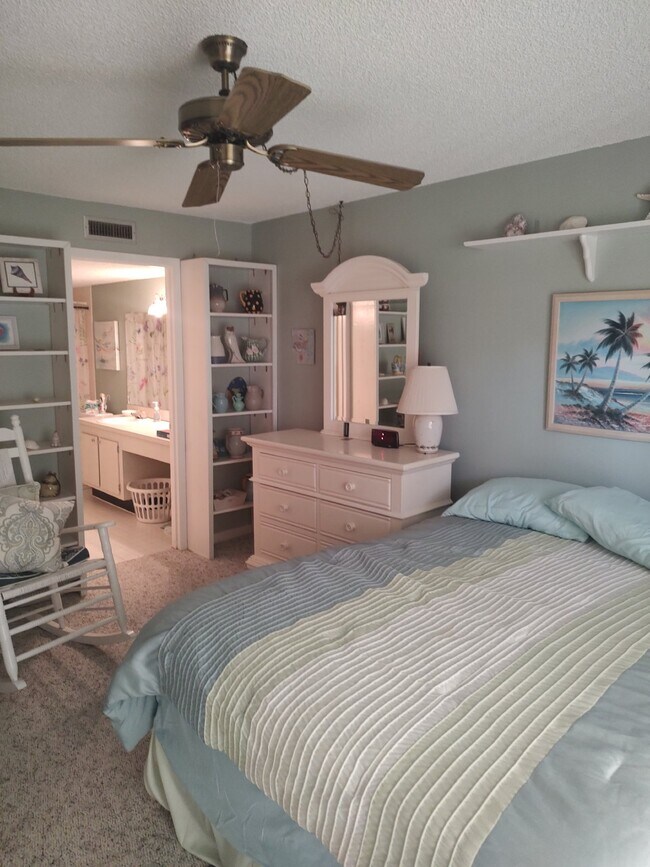 Building Photo - "$200 move in special! Charming 1-Bedroom ...