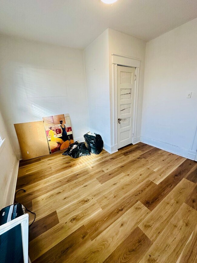 Building Photo - Gorgeous 4bdrm/1.5bth Home Located on Seminary Avenue in Richmond's North Side!!