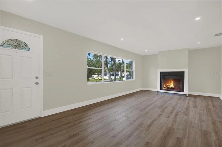 Building Photo - 1352 Parkwood St