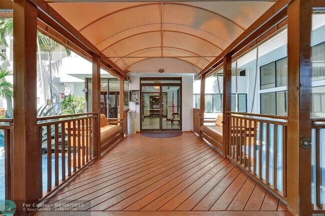 Building Photo - 3100 NE 48th St