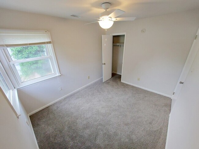 Building Photo - CUTE AND COZY 3 BEDROOM HOME AT BUCKROE BEACH FOR RENT!!!