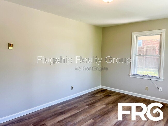 Building Photo - 231 Bunche Dr