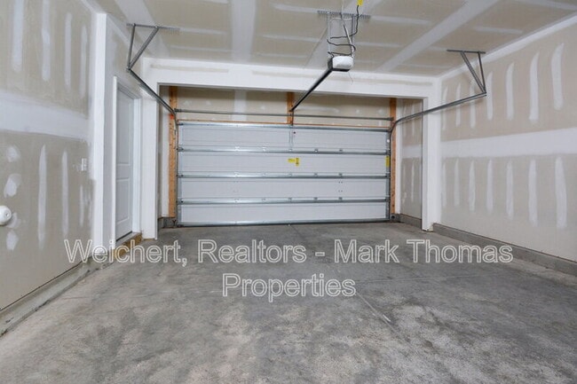 Building Photo - 1043 Manorhaven Dr