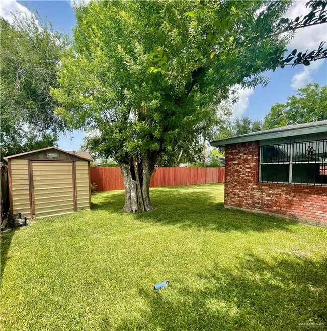 Building Photo - 20 Goldcrest Ave
