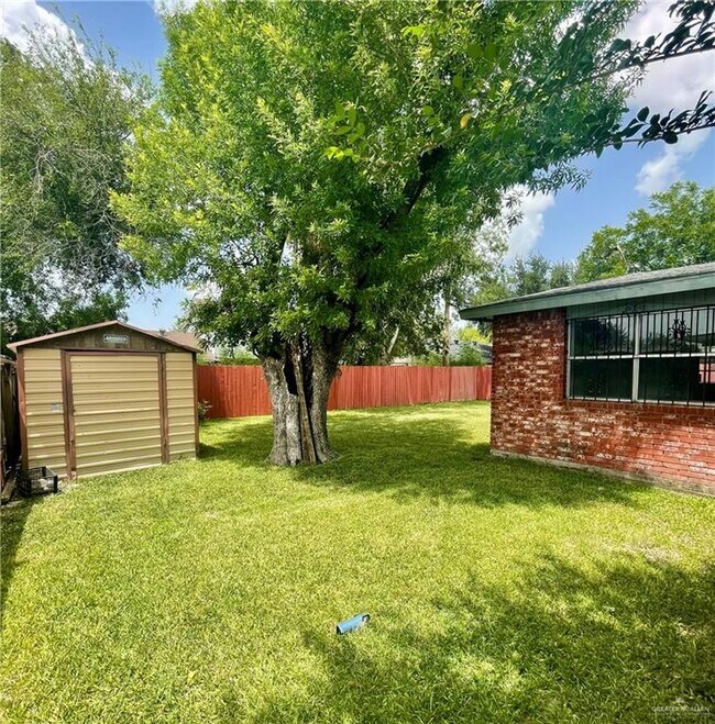 Building Photo - 2520 Goldcrest Ave W