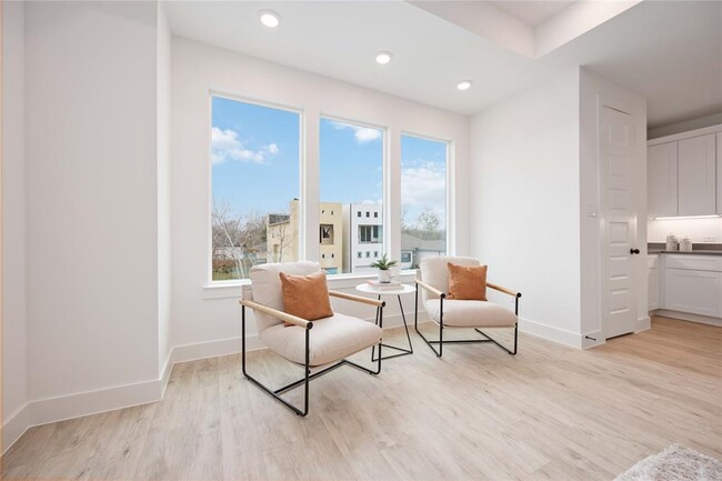 Building Photo - 5320 Rue St