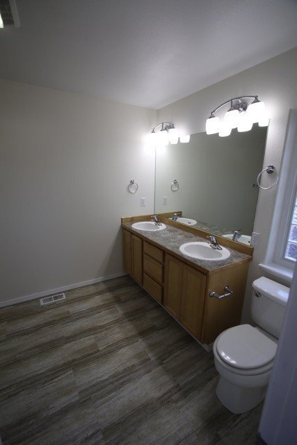 Building Photo - 3 Bedroom Condo close to JBER!