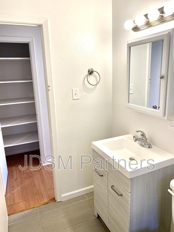 Building Photo - 1415 N Pearl St