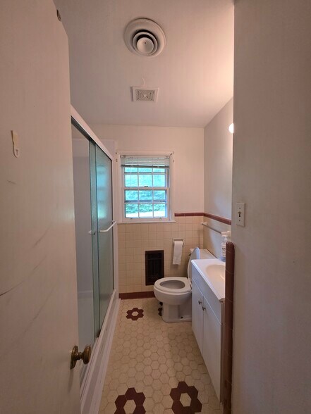 Building Photo - 906 Woodall Ln NW