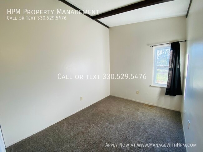 Building Photo - 511 Wrexham Ave SW