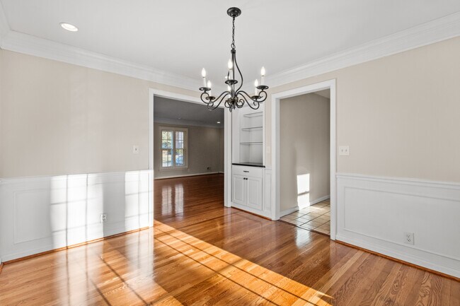 Building Photo - 318 Castleview Dr