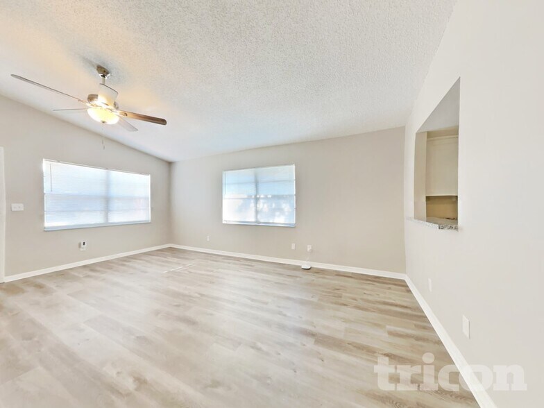 Building Photo - 4930 44th Ave N