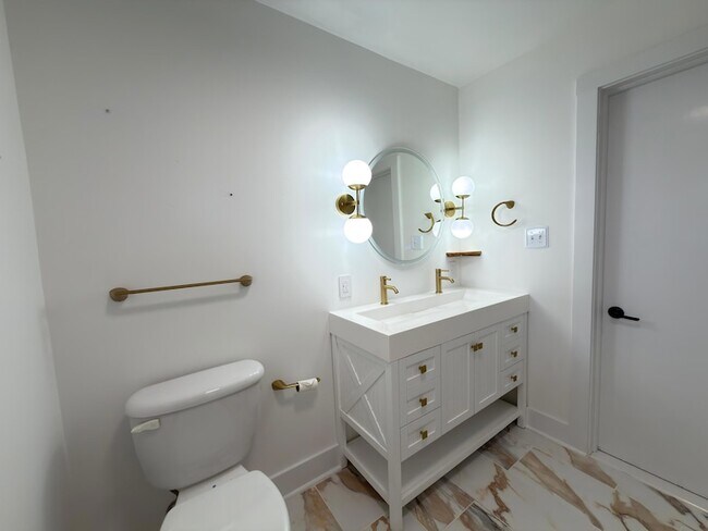 Building Photo - 802 Burks Hill Rd