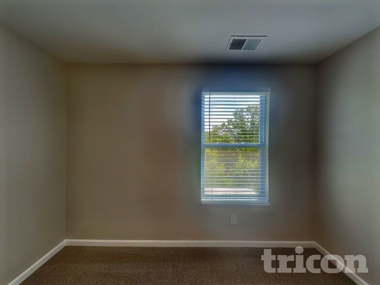 Building Photo - 752 Prominence Rd