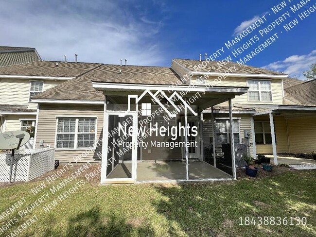 Building Photo - Delightful Townhouse with Screened Porch!!