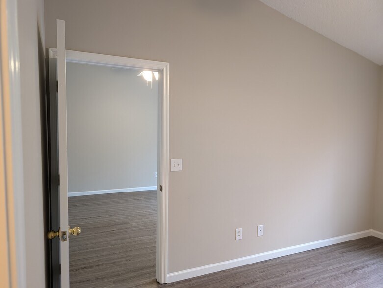 Building Photo - 1381 Pinnacle Ln