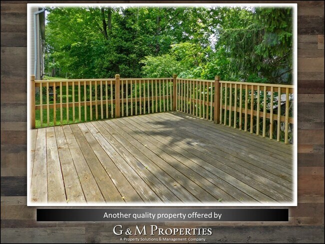 Building Photo - Two Bedroom, One and a Half Bath Townhouse - Close to U of R/ Strong