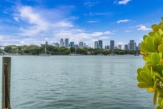 Building Photo - 1110 Venetian Way