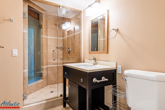 Building Photo - Beautiful ADU Apartment | Private Entrance...
