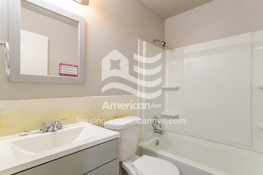 Building Photo - 690 Loyola Dr