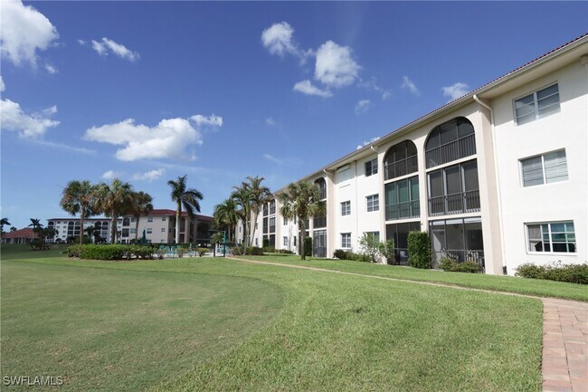 Building Photo - 13 High Point Cir N