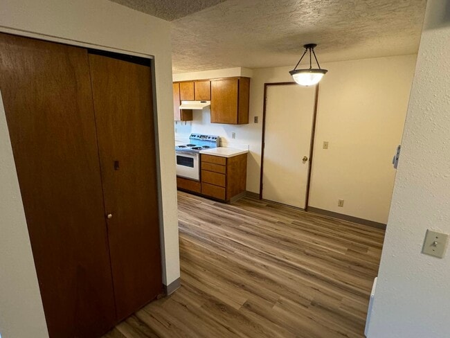 Building Photo - 2 Bedroom in Junction City