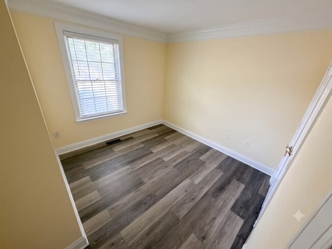 Building Photo - 1506 Havilland Pl