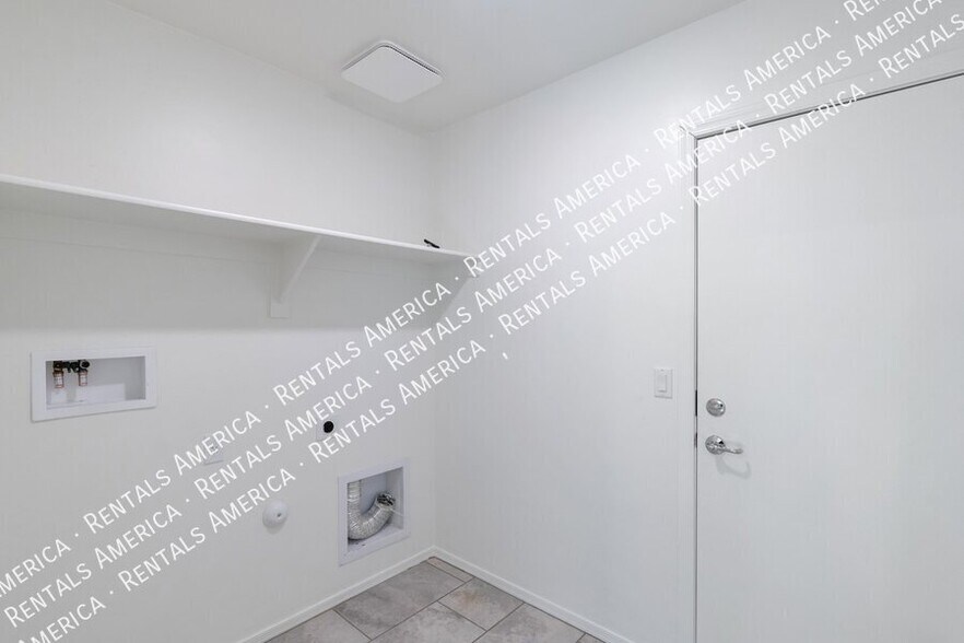 Building Photo - 8755 E Stone Meadow Cir