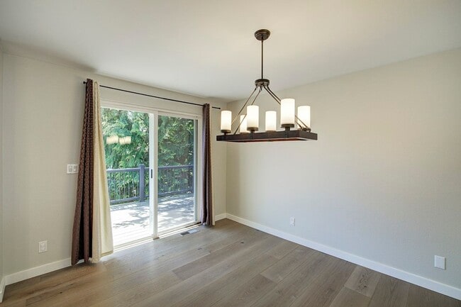 Building Photo - 4Bd/2.5Ba Kirkland House