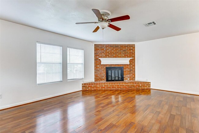 Building Photo - 471 El Toro Ln