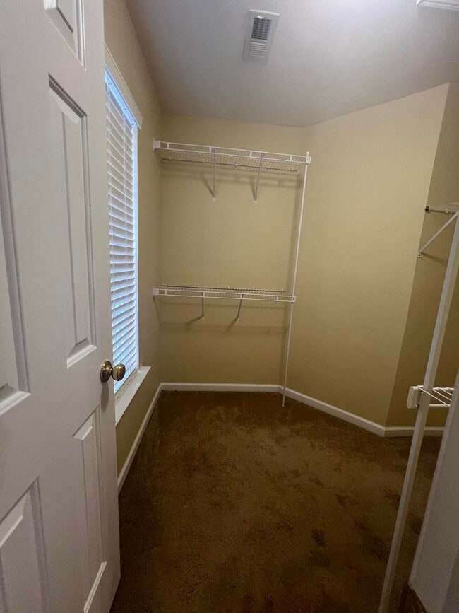 Building Photo - 565 Batty Way