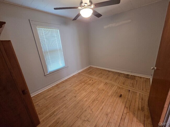 Building Photo - 112 Gale Ave