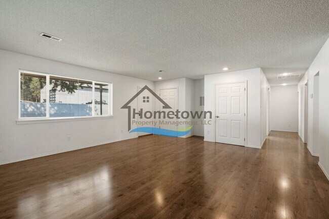Building Photo - 3 Bedroom Home with Attached 3-Bay Garage ...