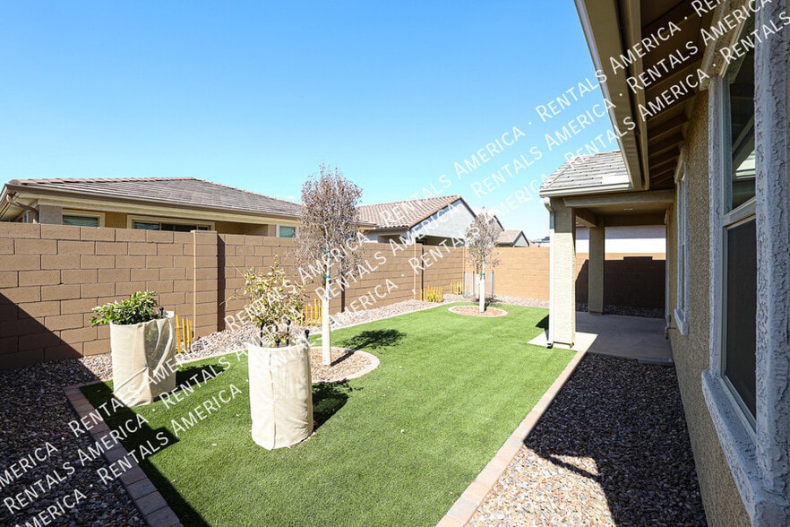 Building Photo - 8914 W Rancho Dr