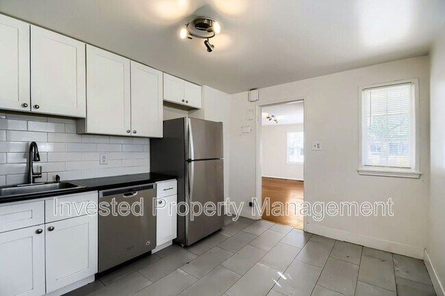 Building Photo - 785 Elm St