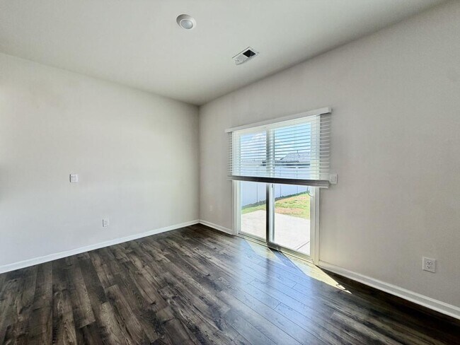 Building Photo - 517 Bonifay Dr