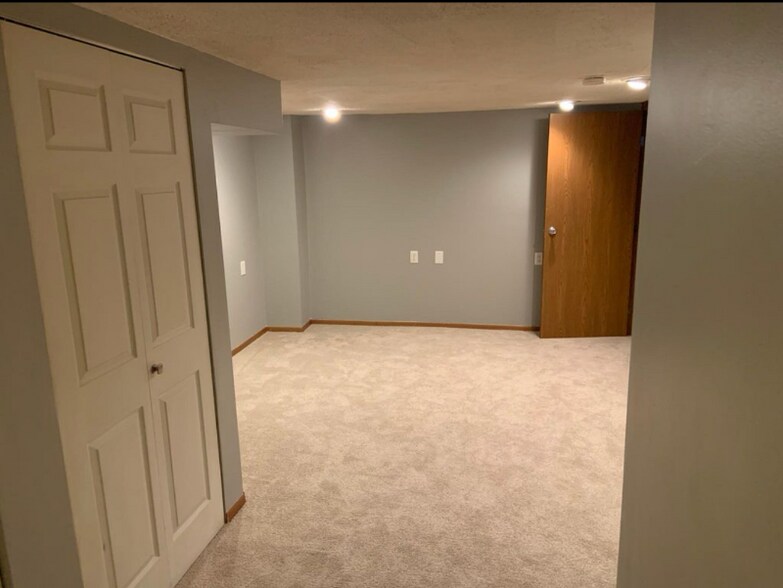 Building Photo - 1732 Ridgebury Dr