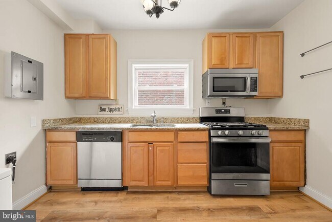 Primary Photo - 730 15th St SE
