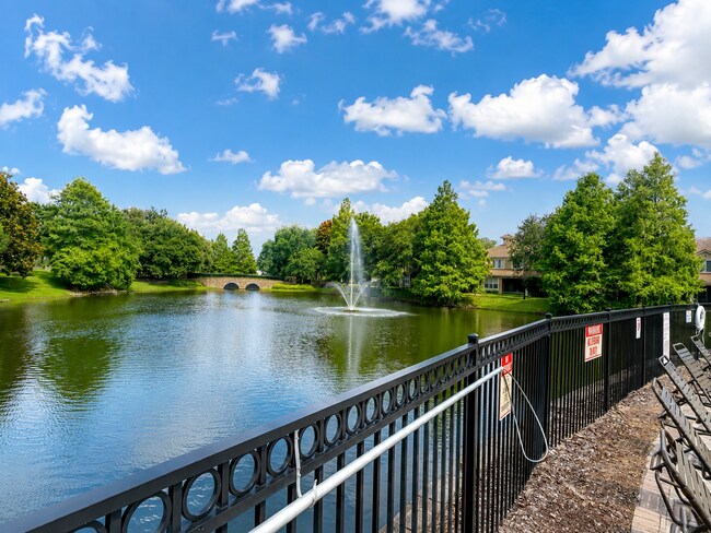 Building Photo - Upscale & renovated 3Bedrooms / 2Baths condo-unit in MetroWest community!