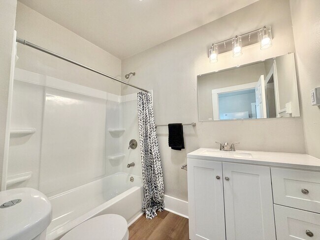 Building Photo - Updated 4BR with Fireplace, Deck & Private Backyard