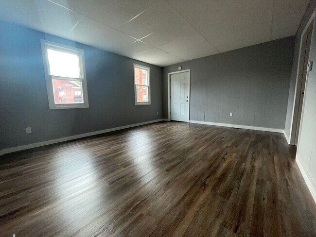 Building Photo - 159 Main St