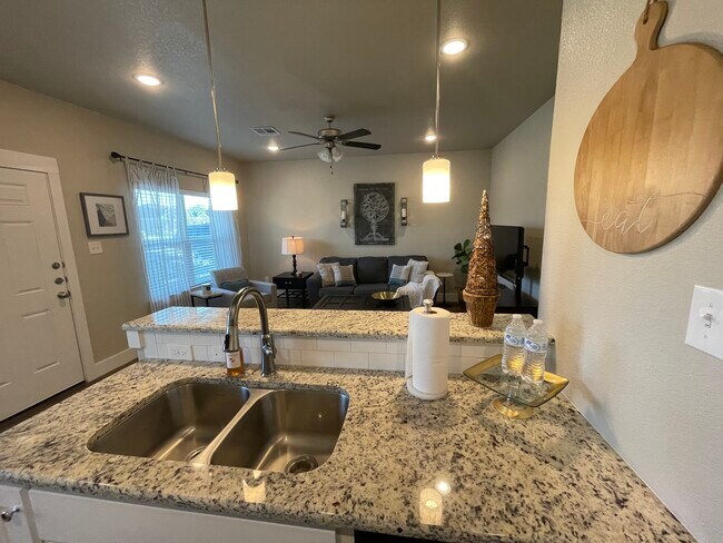 Building Photo - 3301 Belmont Dr