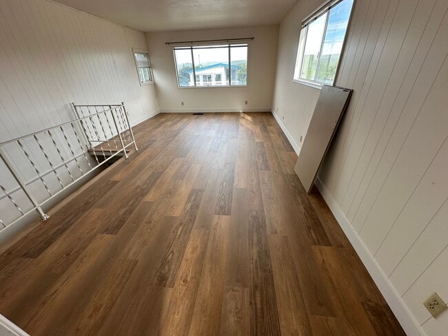 Building Photo - 944 Mesa St