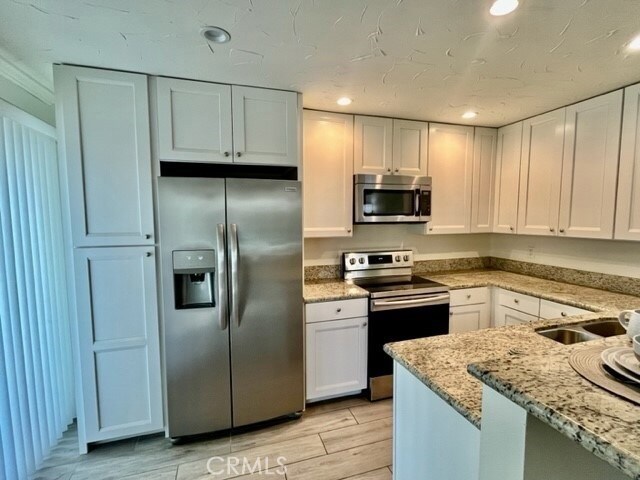 Building Photo - 45303 Sunset Ln